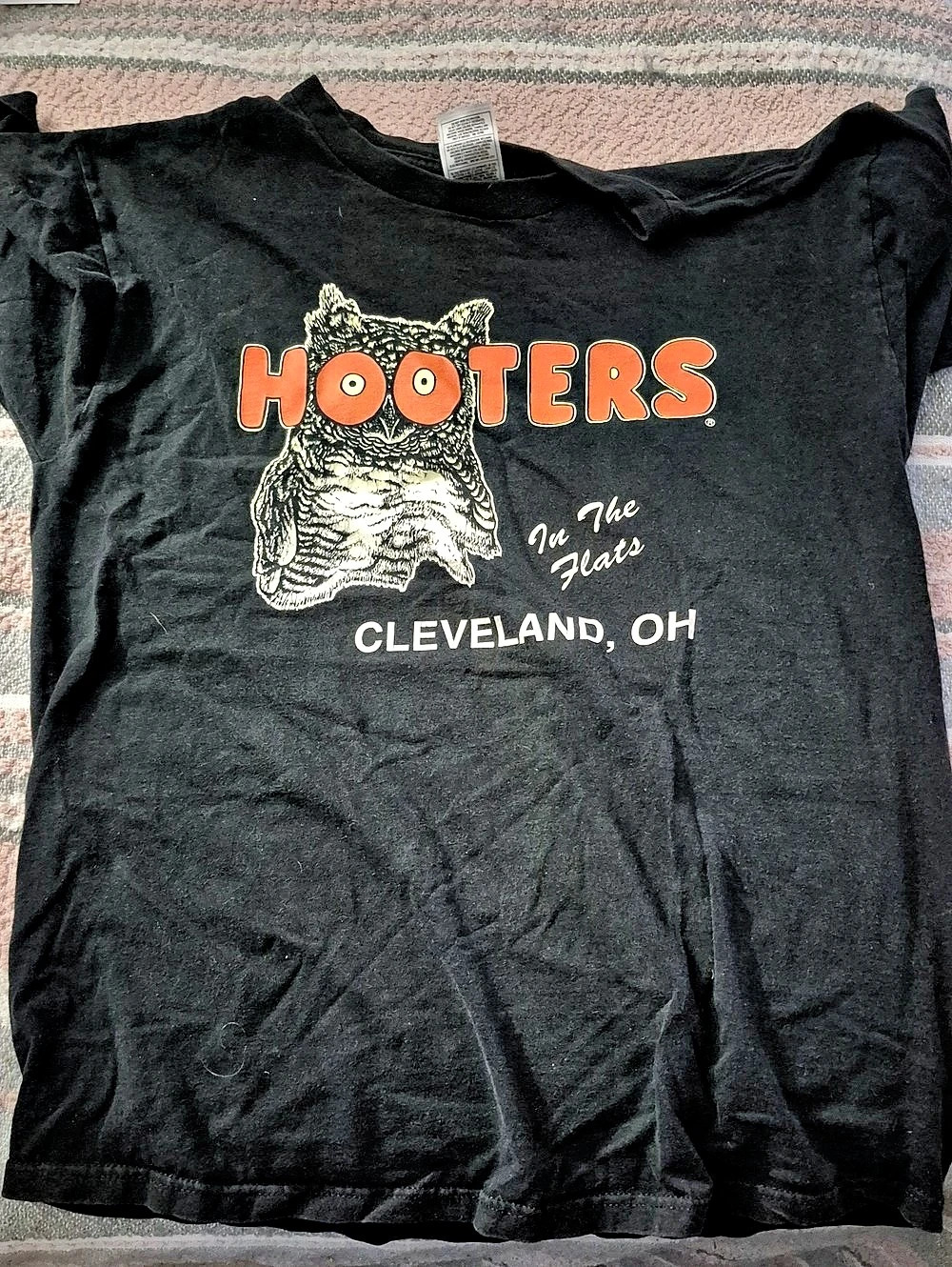 Fruit of the Loom Hooters In The Flats Cleveland OH T-Shirt Hooters Cleveland OH